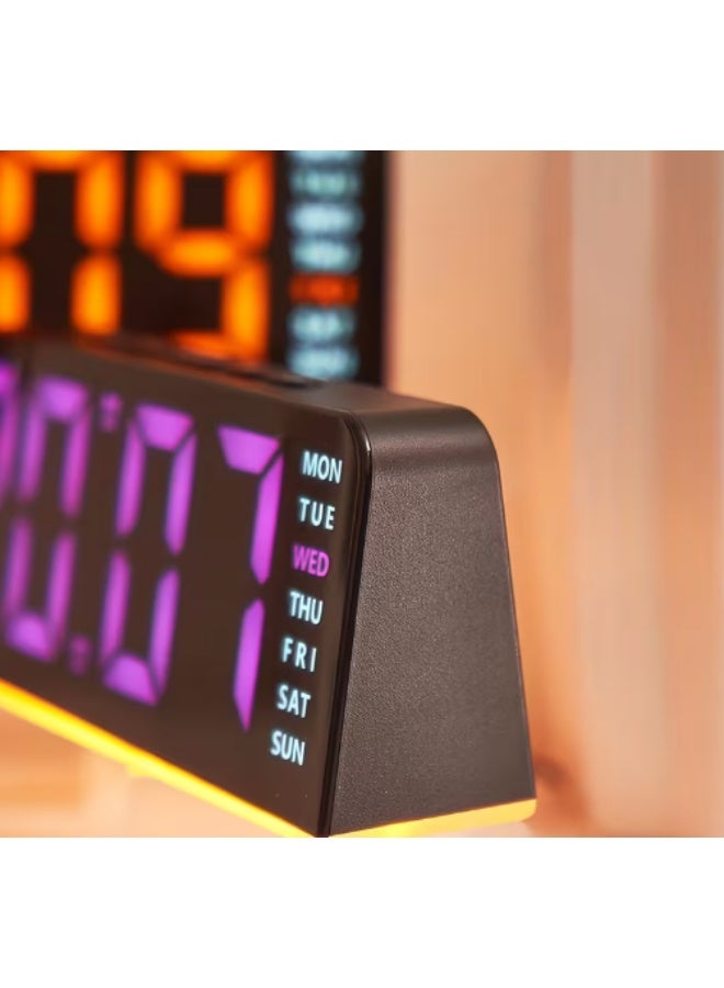 TIMESS ساعة منبه رقمية حديثة بتقنية LED، تعمل بمنفذ USB، سطوع قابل للتعديل، تعرض درجة الحرارة والتاريخ واليوم، بنظامي عرض الوقت 24 ساعة و12 ساعة، ساعة منزلية أنيقة متعددة الوظائف. مناسبة لغرف النوم والمكاتب وغرف المعيشة، ولتزيين المنزل. - Image 4